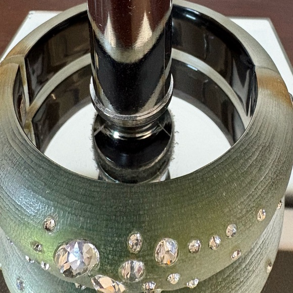 Alexis Bittar Lucite Hinged Cuff Bracelet crystal and brilliant green - Picture 4 of 7